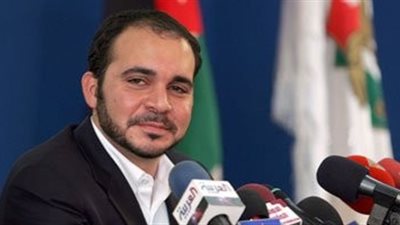 الأميرعلي بن الحسين يجتمع بجهاز المنتخب الأردني بقيادة حسام حسن