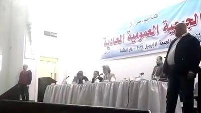 نقيب الأطباء: لائحة أجور جديدة للفريق الطبي في قانون التأمين الصحي الشامل
