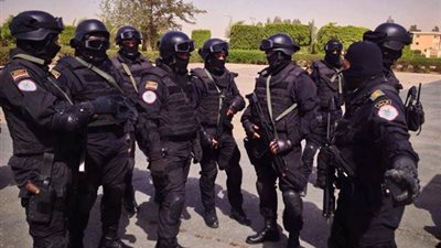 انتشار لقوات الصاعقة والمظلات بشوارع الجمهورية