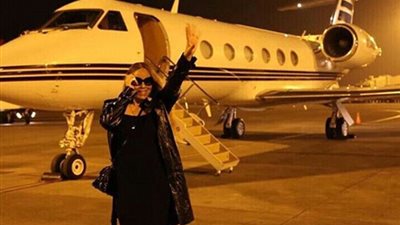 بالصور.. ماريا كاري تتجه إلى أستراليا مع حبيبها جيمس باكر