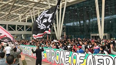 «أفريقيا تعرف أمجاده».. استقبال أسطوري لبعثة يد الزمالك بمطار القاهرة (فيديو وصور)