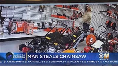 لص يخبئ منشارا في «سرواله» بعد سرقته (فيديو)