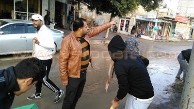 بالصور.. شباب الشيخ زويد يطلقون مبادرة لتنظيف الشوارع