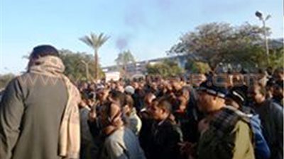 بالصور.. إضراب عمال مصنع الألومنيوم بنجع حمادي لليوم الرابع