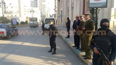 بالصور.. مدير أمن البحيرة يتفقد شوارع دمنهور