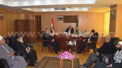 بالصور.. محافظ الفيوم يلتقي أعضاء «بيت العائلة»