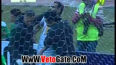 بالفيديو.. نقل «أحمد عيد» للمستشفى بعد إصابته في مباراة «الجيش والمحلة»