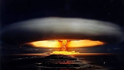 العالم على أعتاب حرب القنابل الذرية.. الولايات المتحدة تطور سلاحًا نوويًا خطيرًا.. تنظيم «داعش» الإرهابي يعلن عن نفسه بقنابل الكلور والخردل.. والدب الروسي يمتلك الترسانة الأكبر على الإطلاق