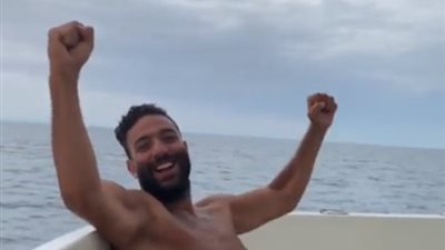 ميدو يغني ويرقص بعد هزيمة الأهلي بخماسية من صن داونز (فيديو)