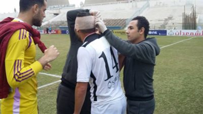 بالفيديو والصور.. أحمد عيد عبد الملك «تخصص إصابات خطيرة».. 12 غرزة في لقاء الجيش والمحلة.. 3 غرز خلال مباراة الحدود.. طائرة خاصة تحمله من ليبيا للقاهرة بعد إصابته مع أهلي بني غازي.. ويعلق: ا