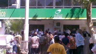 العاملون بالبريد بالسويس يوصلون إضرابهم للأسبوع الثاني