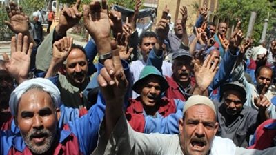 عمال النظافة بكفر الدوار يواصلون إضرابهم لليوم الخامس على التوالي