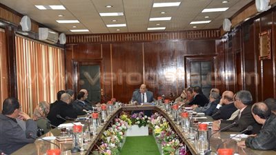 بالصور.. محافظ الدقهلية يلتقي عددا من رجال الأعمال لبحث أهم الملفات