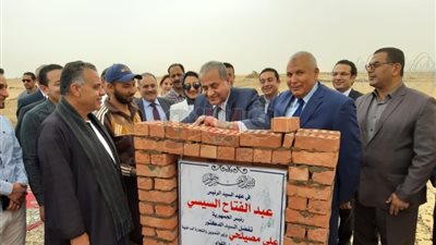 وزير التموين يضع حجر الأساس لمشروع الصوب الزراعية بالوادي الجديد