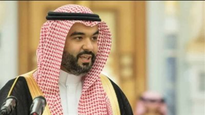وزير الاتصالات السعودي يصل إلى مطار القاهرة