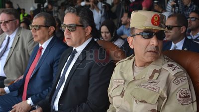 طلاب يزرعون ١٠٠ شجرة هدية من منظمة العمل الدولية للمتحف الكبير