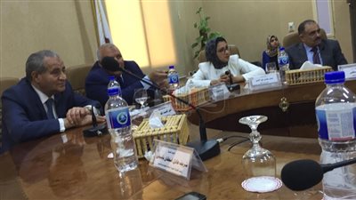 محافظ الوادي الجديد يستعرض المشروعات التنموية بحضور وزير التموين