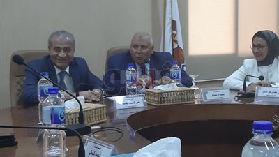 وزير التموين يضع حجر أساس مشروع الصوب الزراعية بالوادي الجديد