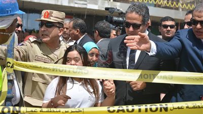 لحظة بدء زرع ١٠٠ شجرة بالمتحف الكبير بمشاركة طلاب الجامعات والمدارس