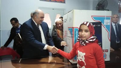 تكريم الأولى على العالم في حفظ القرآن بالبحيرة (صور)