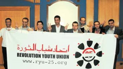 اتحاد شباب الثورة يشكر الجيش ويهنئ المصريين بإسقاط 