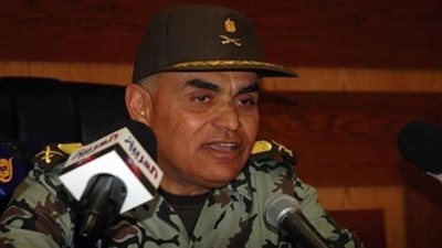 توفيق يتفقد عناصر القوات المسلحة المكلفة بتأمين مظاهرات رابعة