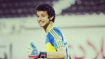 الأهلي يصعد عمر رضوان لتعويض غياب عادل