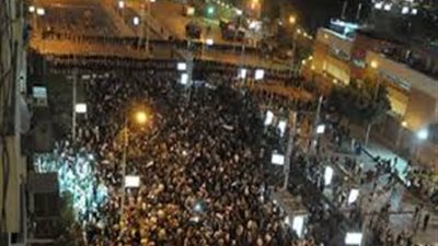 استمرار توافد المتظاهرين للاحتفال في محيط 