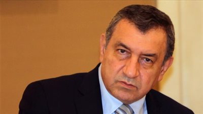 عصام شرف وهاني هلال وكبيش في عزاء كمال أبو المجد