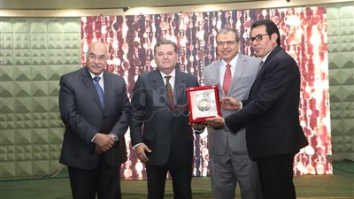 وزير قطاع الأعمال: شراء أحدث الماكينات لمصانع الغزل والنسيج