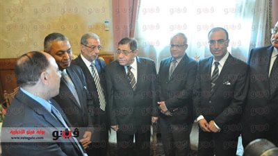 بالفيديو..الإعلاميون يحتشدون أمام دار القضاء استعدادا لعودة عبد المجيد محمود