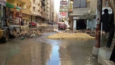 انفجار جديد لخط المياه الرئيسي بشارع مضرب الأرز بالفيوم