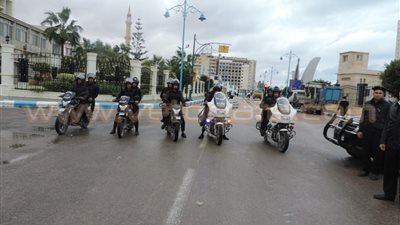 بالصور.. سيارات حديثة لدعم قوات تأمين احتفالات أعياد الميلاد بمطروح