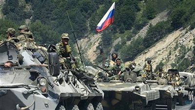 قوات موالية لروسيا تسيطر على قاعدة جوية في القرم