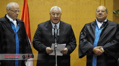 القدر يسوق «منصور» لثنائية «الرئاسة والدستورية».. ثاني رئيس «مؤقت» لمصر.. «فرويز»: جادٌّ.. «محروق» من الإخوان.. يخشى الفشل والتوتر يسيطر عليه.. يفرض ا