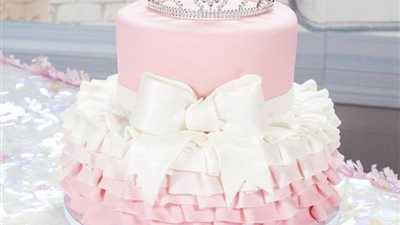 بالصور.. تصميم تورتات مرحة لسبوع البنات