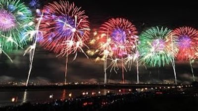 بالفيديو.. الألعاب النارية تزين أطول جسر معلق في العالم احتفالا بـ2016