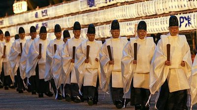 أغرب مراسم احتفال اليابانيين بالعام الجديد