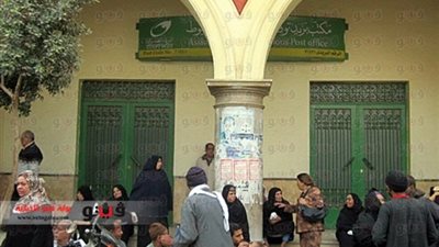 أهالي دمنهور يقطعون الطريق اعتراضًا على إضراب البريد