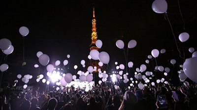 بالفيديو.. بالونات الهيليوم تحمل أمانى اليابانيين للعام الجديد إلى السماء