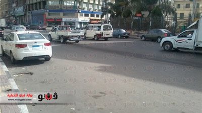 عودة حركة المرور بشارع الجيش بالمنصورة.. والموظفون يوزعون الحلوى