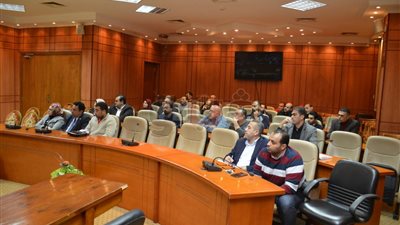 محافظ بورسعيد يلتقي الفائزين بمشروع المجمع الصناعي الثاني (صور)