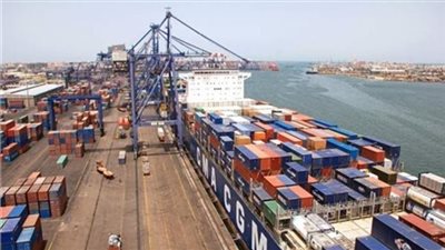 ميناء غرب بورسعيد يشهد شحن 2750 طن صودا كاوية