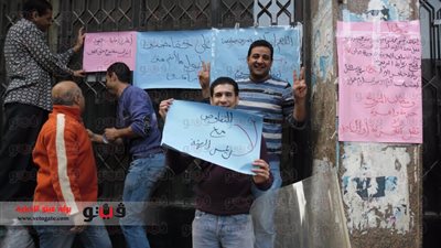 بالفيديو والصور.. إضراب موظفي بريد أسيوط للمطالبة برحيل رئيس الهيئة