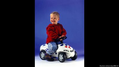 بي. إم. دبليو تسحب سيارة سباق للأطفال من السوق!