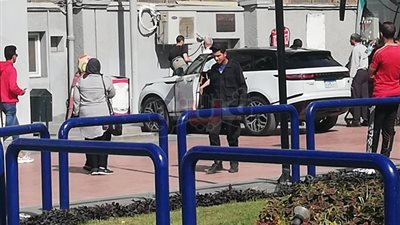 رمضان صبحي بسيارته داخل النادي الأهلي بسبب سعد سمير (صور)