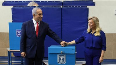 نتنياهو يدلي بصوته في انتخابات الكنيست