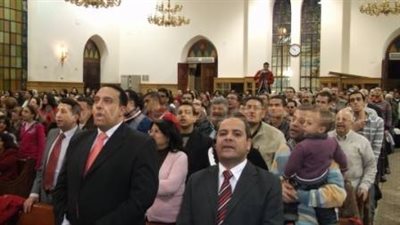 بالصور.. الأقباط يؤدون قداس رأس السنة وسط تشديدات أمنية بأسيوط