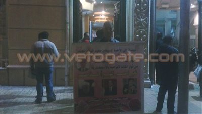 بالصور.. وقفة تضامنية لأهالي الإسكندرية أمام «كنيسة القديسين»