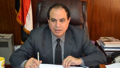 مجاهد يطير للبحرين للمشاركة في معرض الكتاب